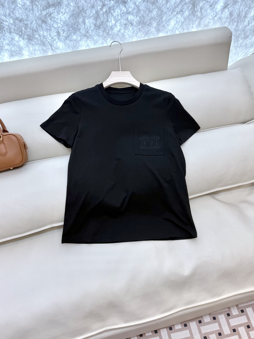 YJT014#特批160‼️
Max 字母绣花 极简风 短袖T恤 S/M/L/XL