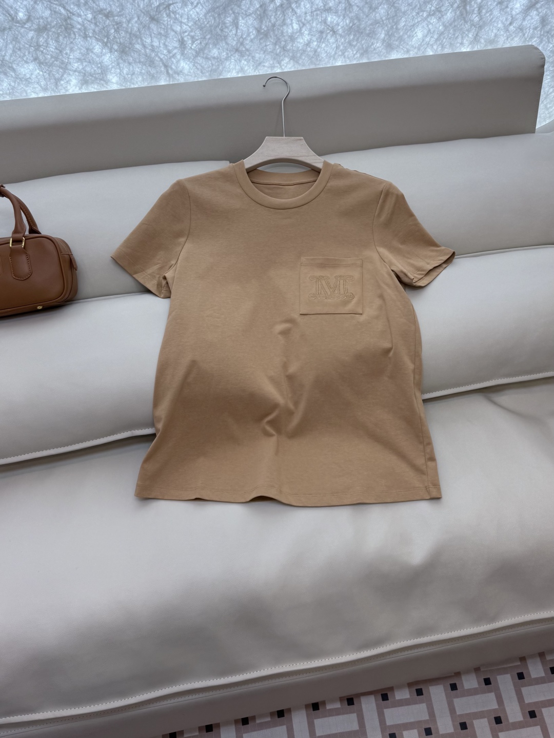 YJT014#特批160‼️
Max 字母绣花 极简风 短袖T恤 S/M/L/XL