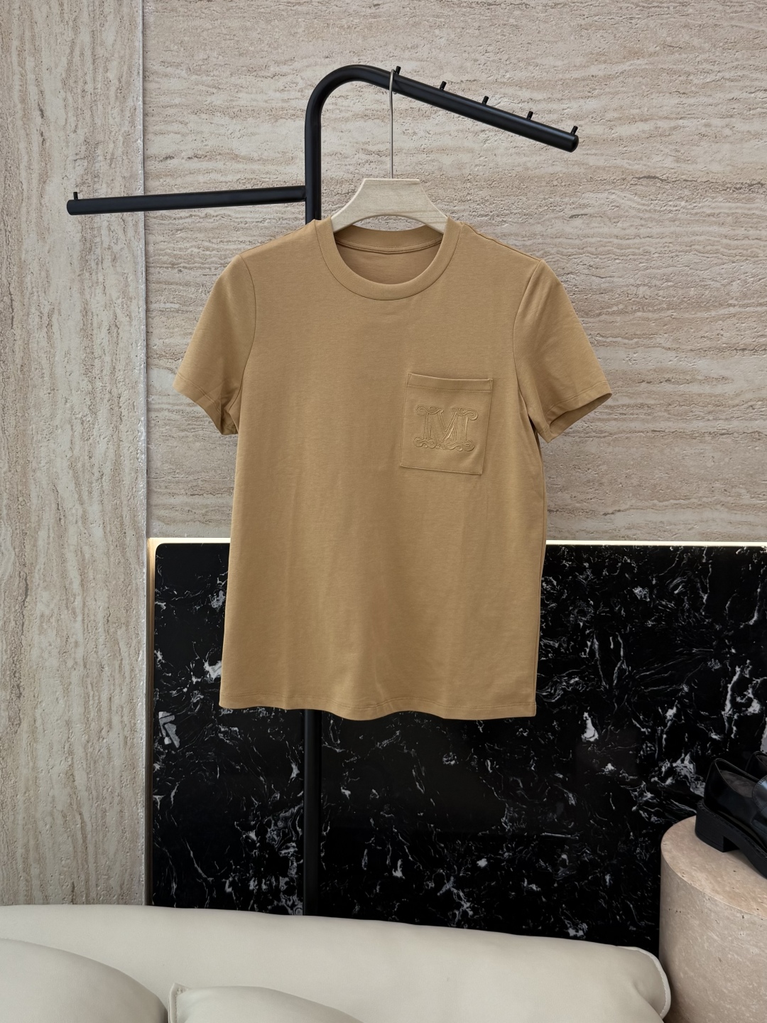 YJT014#特批160‼️
Max 字母绣花 极简风 短袖T恤 S/M/L/XL