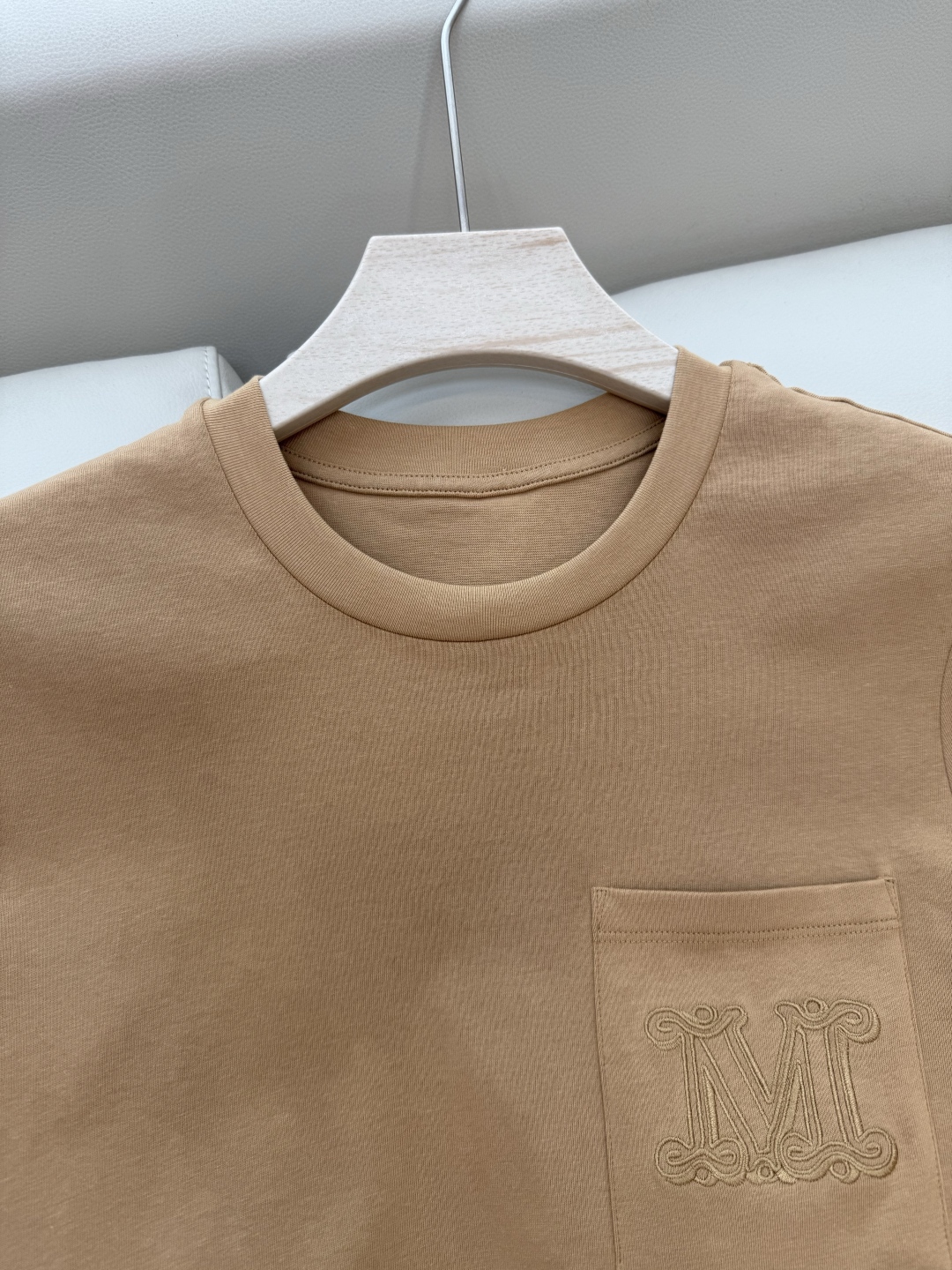YJT014#特批160‼️
Max 字母绣花 极简风 短袖T恤 S/M/L/XL