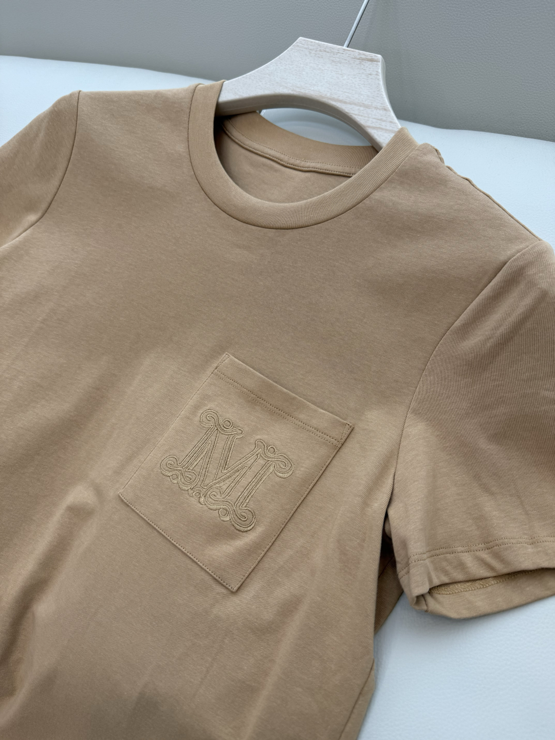 YJT014#特批160‼️
Max 字母绣花 极简风 短袖T恤 S/M/L/XL