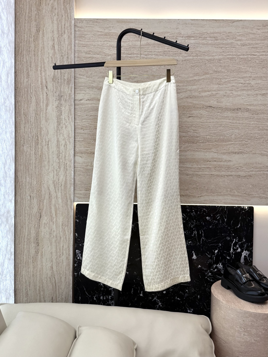 NO:431337,FL001# valentino silk jacquard letters wide-leg pants silk trousers rose red off-white 36/38/40, valentino, real silk, alexander wang19860909FL001# valentino 真丝提花 字母 阔腿裤 真丝长裤 玫红色 米白色 36/38/40,,valentino,real silk,alexander wang,Women's clothing