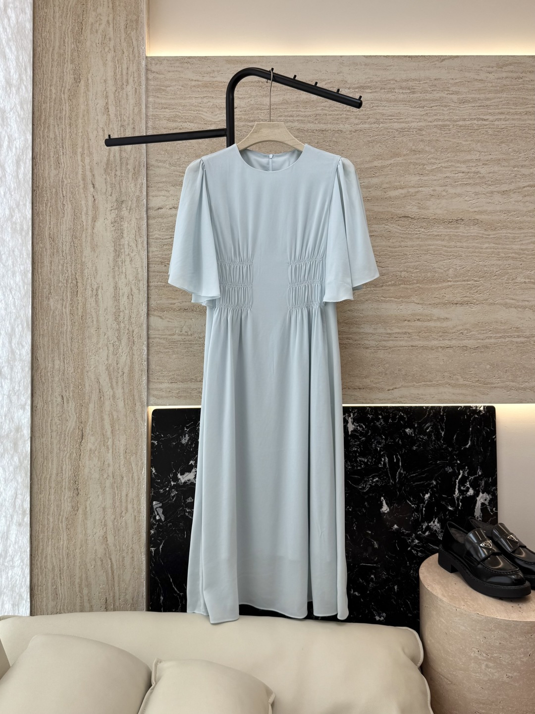 NO:434098,FL013# Blue code 66 acetic acid ruffled short-sleeved dress with super good draping three colors 36/38/40/42,,skirts,T-shirt,alexander wang19860909FL013#蓝色码齐 66 醋酸 荷叶边短袖连衣裙 垂坠感超级好 三色 36/38/40/42,,skirts,T-shirt,alexander wang,Women's clothing