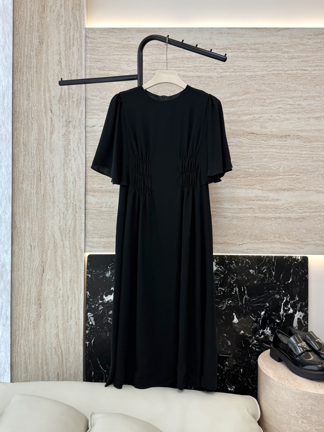 NO:434072,FL013# black only 36 and 42 66 acetic acid ruffled short-sleeved dress with super good draping three colors 36/38/40/42,,skirts,T-shirt,alexander wang19860909FL013#黑色只有 36和42 66 醋酸 荷叶边短袖连衣裙 垂坠感超级好 三色 36/38/40/42,,skirts,T-shirt,alexander wang,Women's clothing