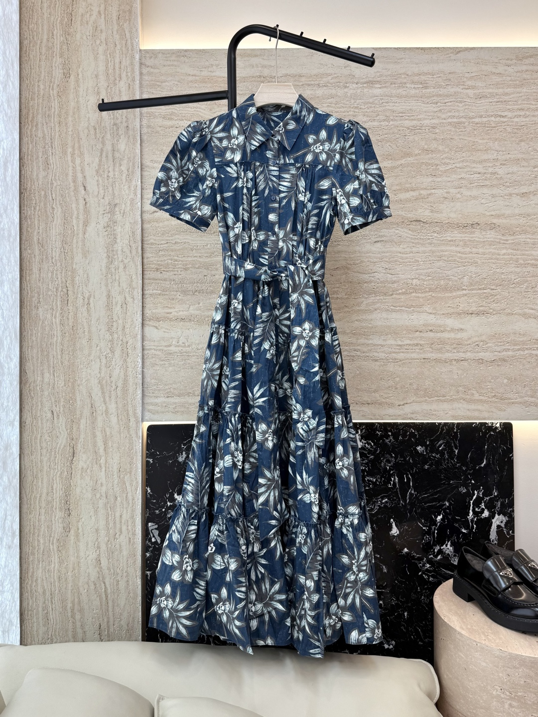 NO:434092,FL011# Leaf printed denim cotton Super invincible large sway The whole piece uses 7 meters of material. Short-sleeved dress. Very heavy. One piece has 5 kilograms. Essential materials. 36/38/40/42,,skirts,T-shirt,alexander wang19860909FL011# 树叶印花牛仔棉 超级无敌大摆 整件用料7米 短袖连衣裙 非常重 一件有5斤 用料考究 36/38/40/42,,skirts,T-shirt,alexander wang,Women's clothing