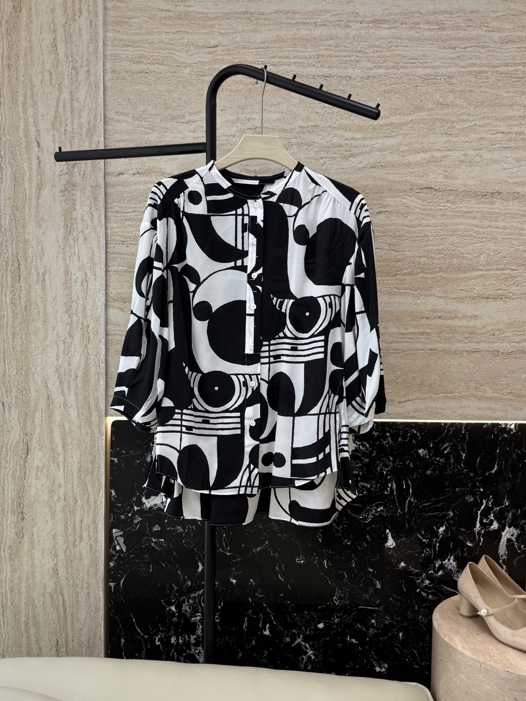 NO:434080,FL007# max geometric print silk top black 36/38/40,,real silk,alexander wang19860909FL007# max 几何印花 真丝上衣 黑色 36/38/40,,real silk,alexander wang,Women's clothing