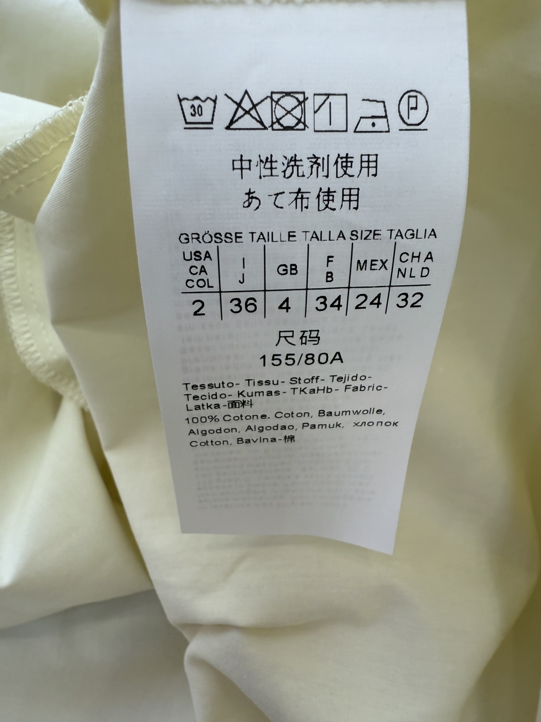 BS939#新款连衣裙。
Max 极简风 配腰带 面料休闲连衣裙 两色36/38/40/42