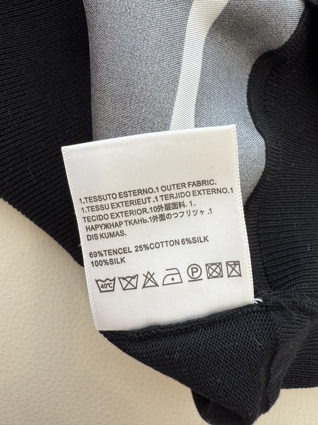 H32554#新款针织衫。
H家 100% 真丝 ➕ 针织面料 短袖 针织衫 三色 SMLXLXXL