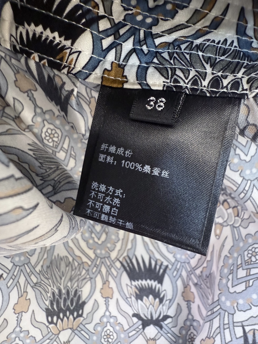 BS0808#新款连衣裙。
LP 精品 100% 真丝斜纹丝印花显瘦缠绕式真丝连衣裙 36/38/40/
