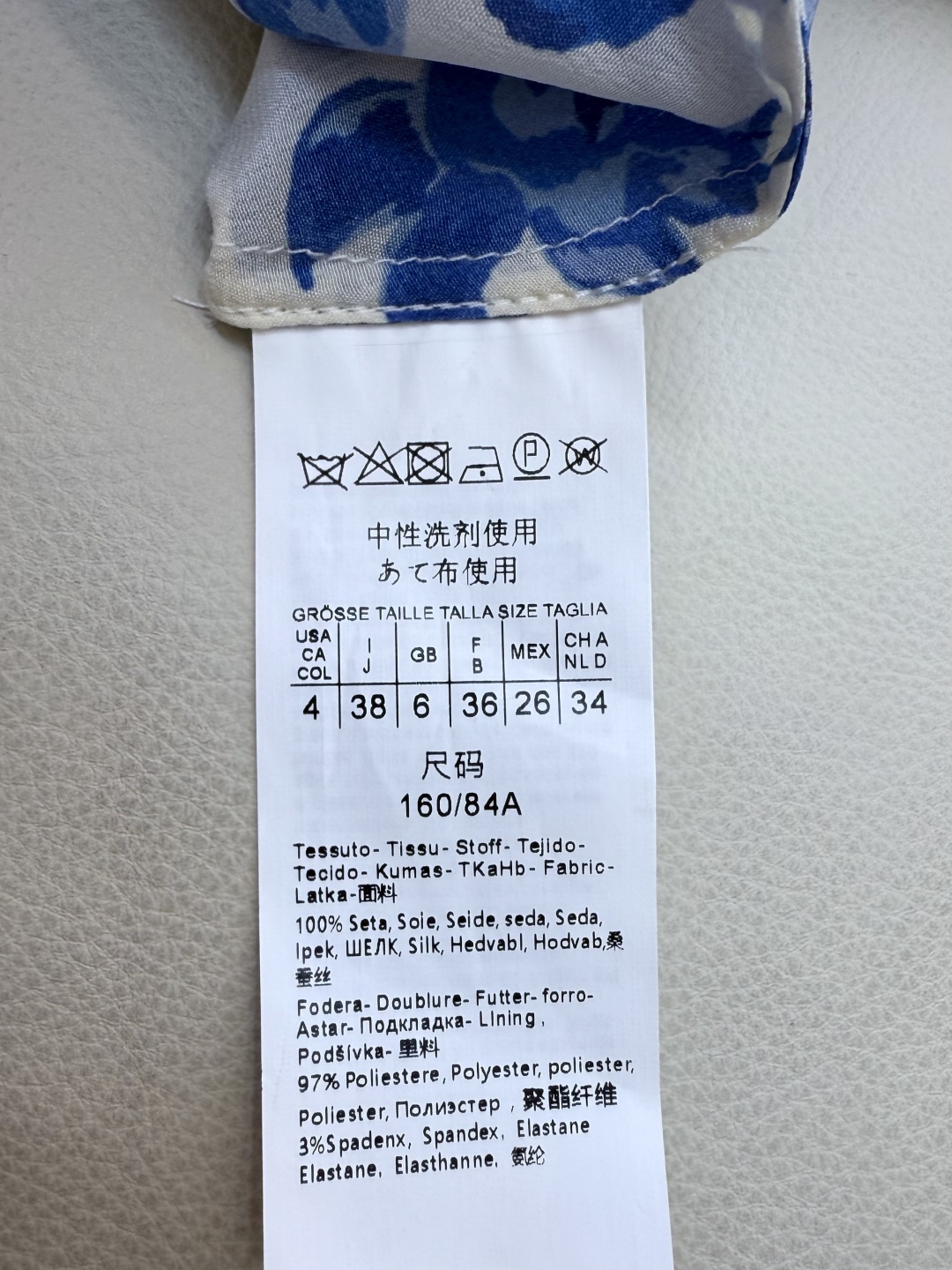 BS711#新款连衣裙。
Max mara 碎花印花100%真丝连衣裙蓝色  36/38/40/42