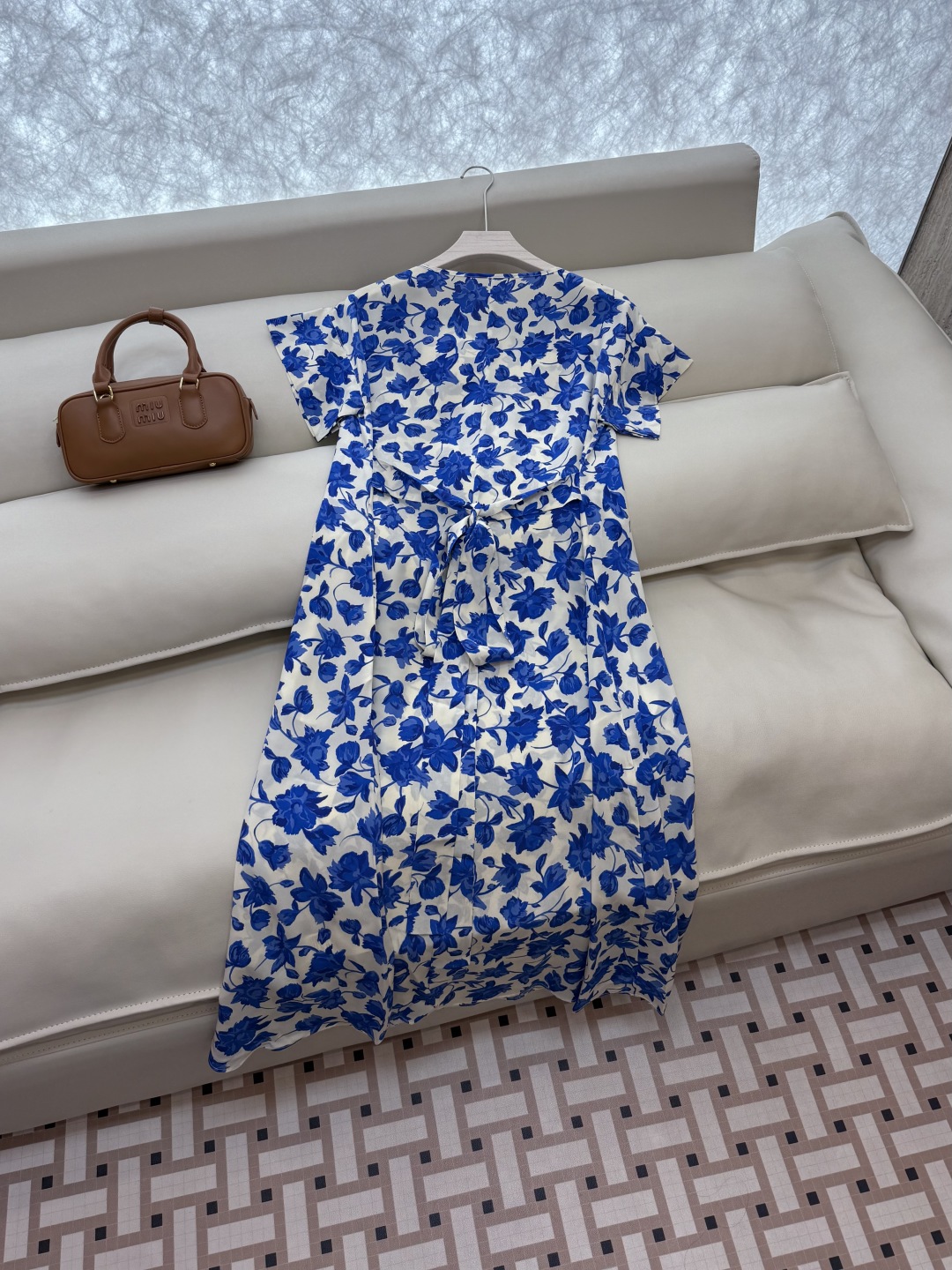 BS711#新款连衣裙。
Max mara 碎花印花100%真丝连衣裙蓝色  36/38/40/42
