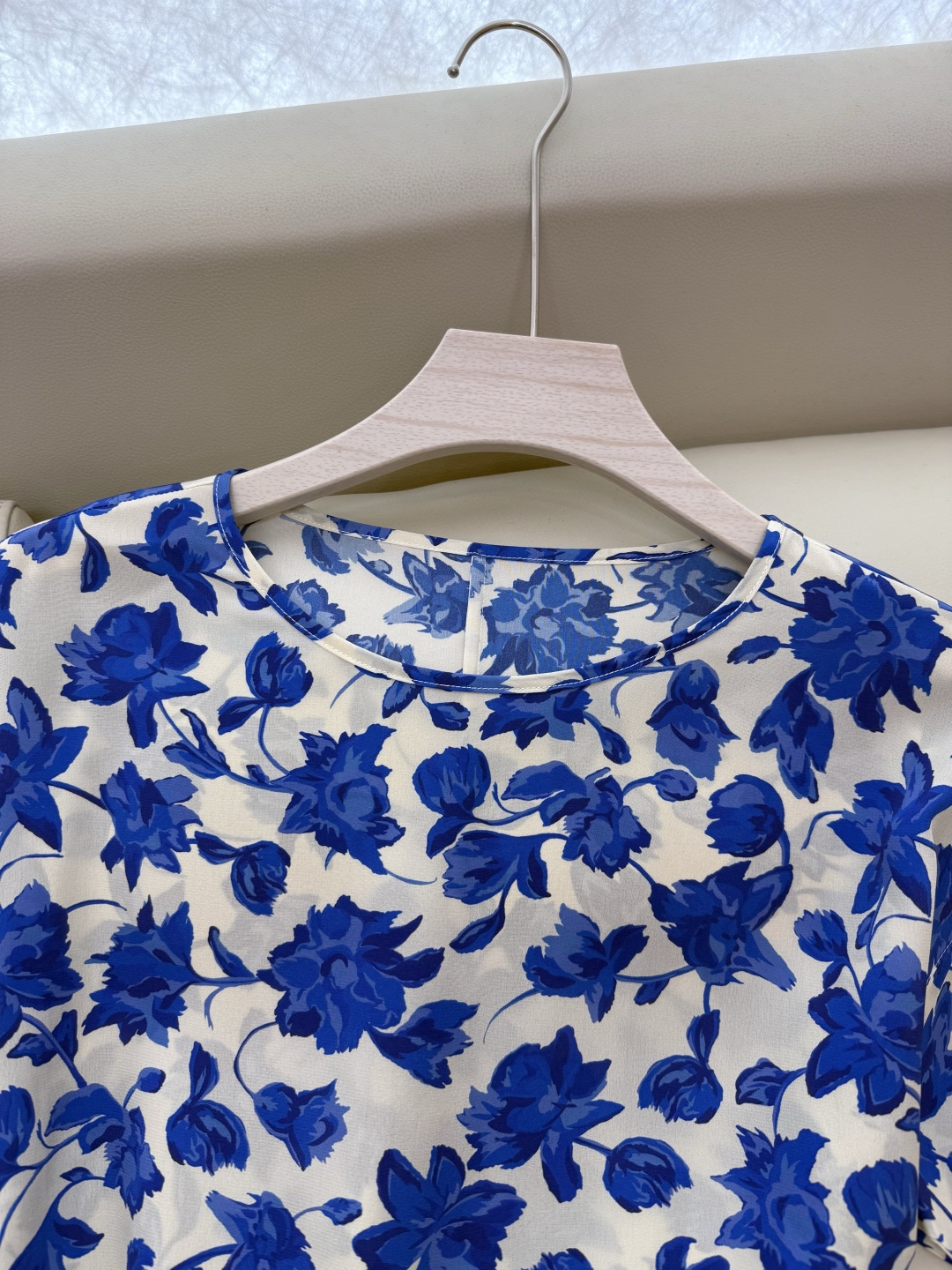 BS711#新款连衣裙。
Max mara 碎花印花100%真丝连衣裙蓝色  36/38/40/42