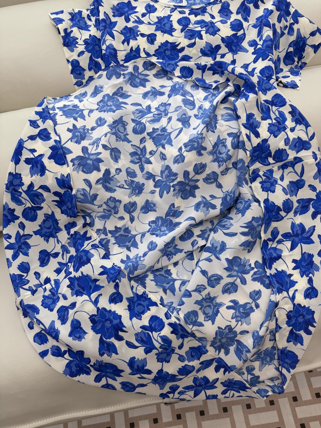 BS711#新款连衣裙。
Max mara 碎花印花100%真丝连衣裙蓝色  36/38/40/42