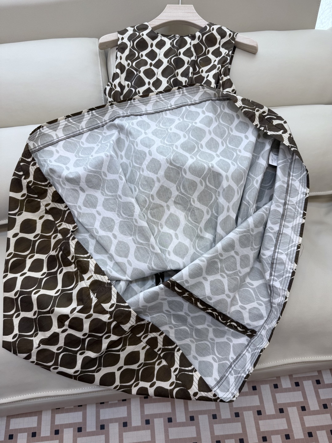 BS728#新款连衣裙。
max mara 100% 棉 几何图形印花 无袖 连衣裙 36/38/40/