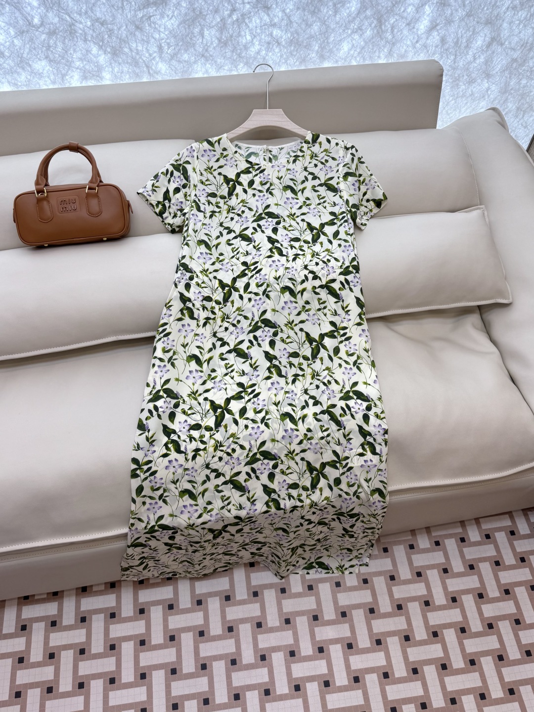 BS783#新款连衣裙。
Max mara 碎花印花100%真丝连衣裙 36/38/40/42