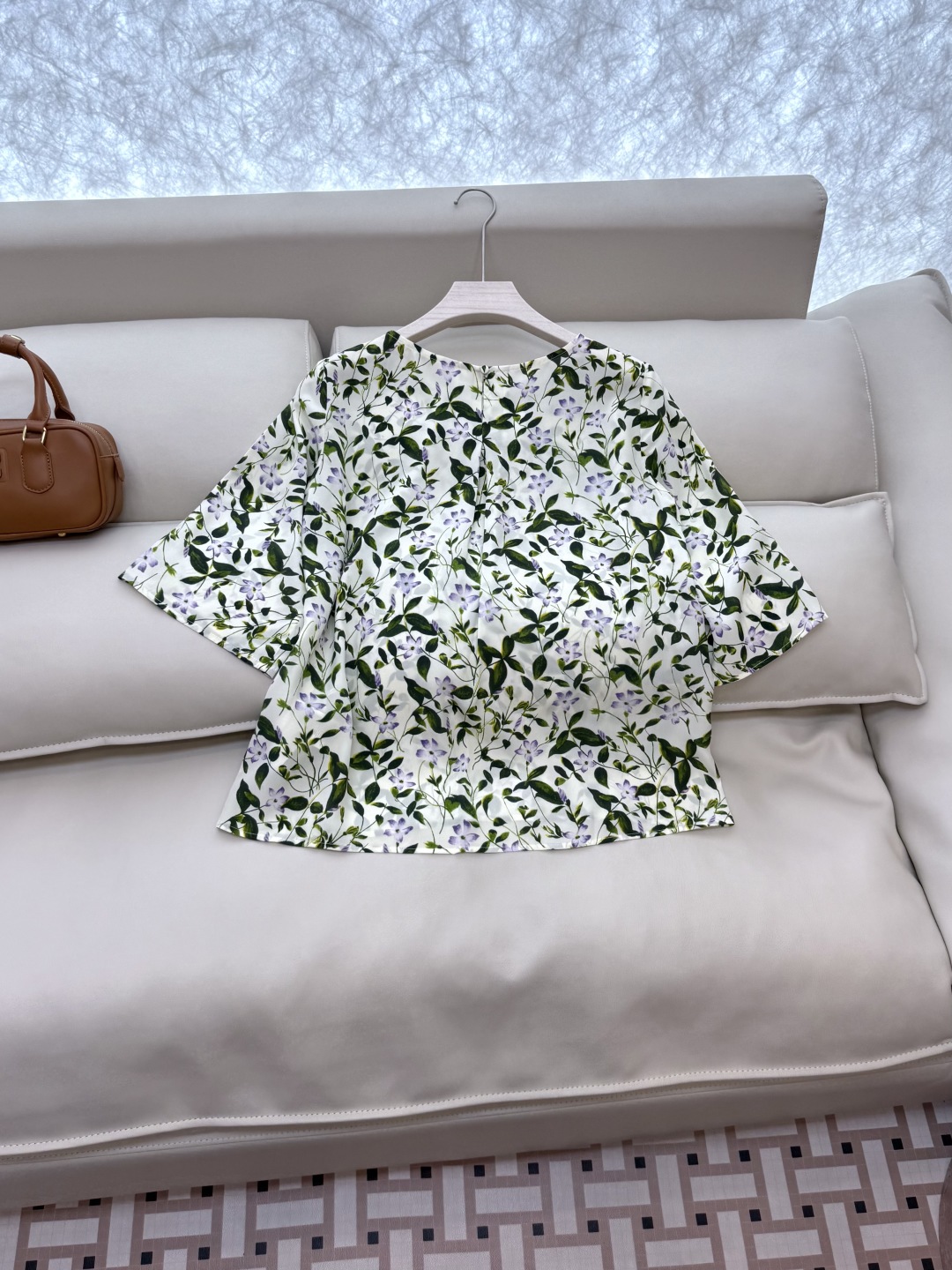 BS772#新款上衣。
Max mara 碎花印花100%真丝上衣 36/38/40/42