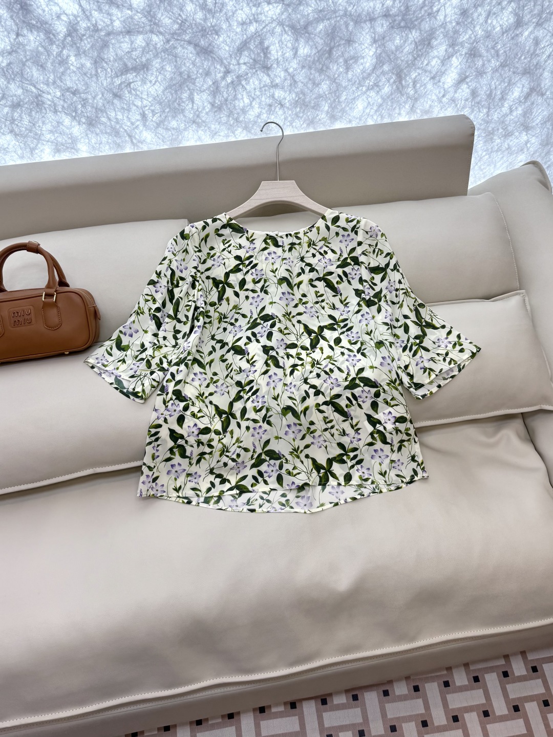 BS772#新款上衣。
Max mara 碎花印花100%真丝上衣 36/38/40/42