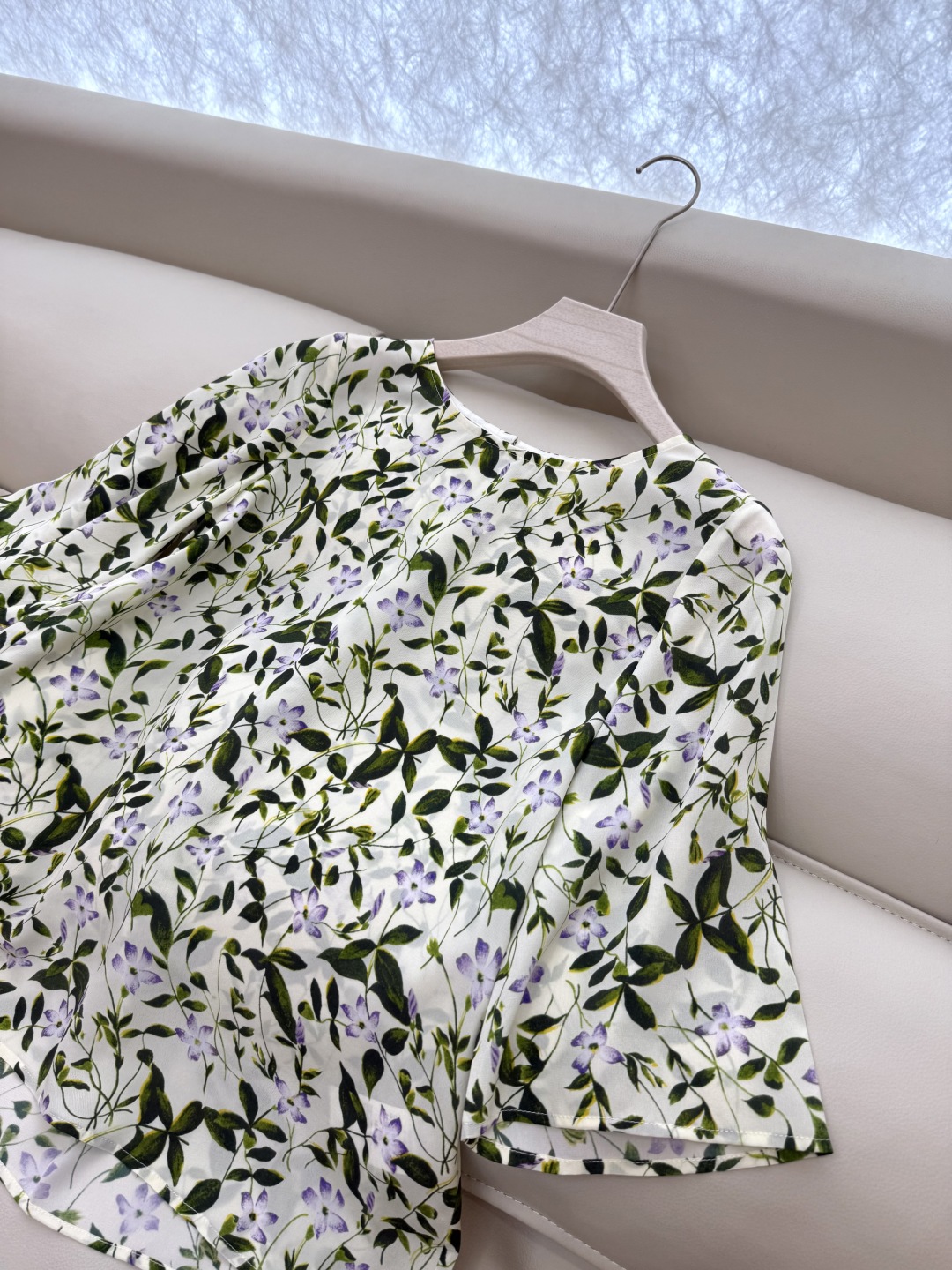 BS772#新款上衣。
Max mara 碎花印花100%真丝上衣 36/38/40/42