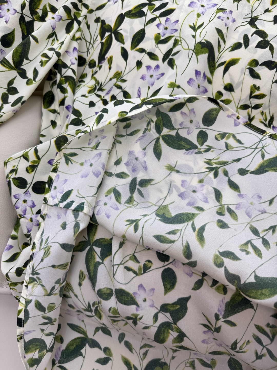BS772#新款上衣。
Max mara 碎花印花100%真丝上衣 36/38/40/42