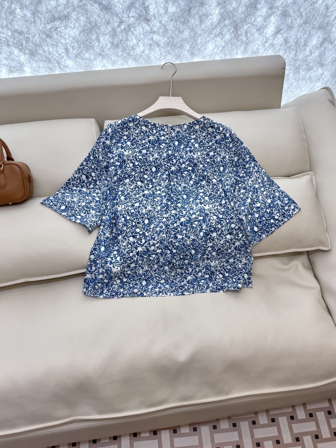 BS773#新款上衣。
Max mara 碎花印花100%真丝上衣 36/38/40/42