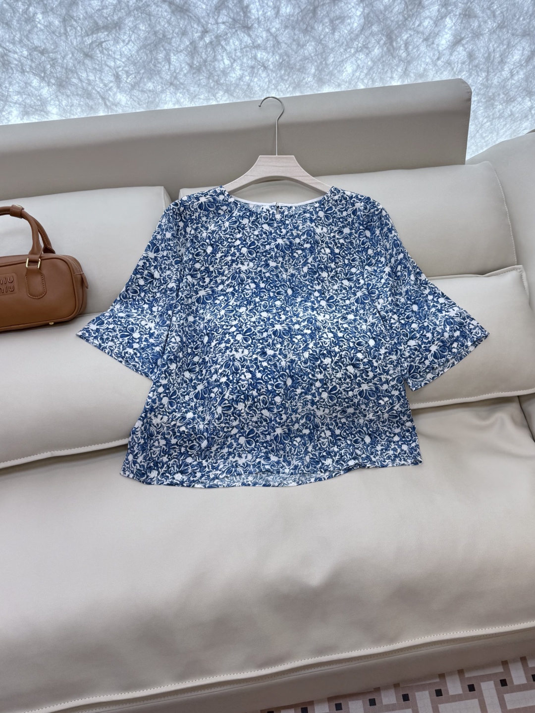 BS773#新款上衣。
Max mara 碎花印花100%真丝上衣 36/38/40/42