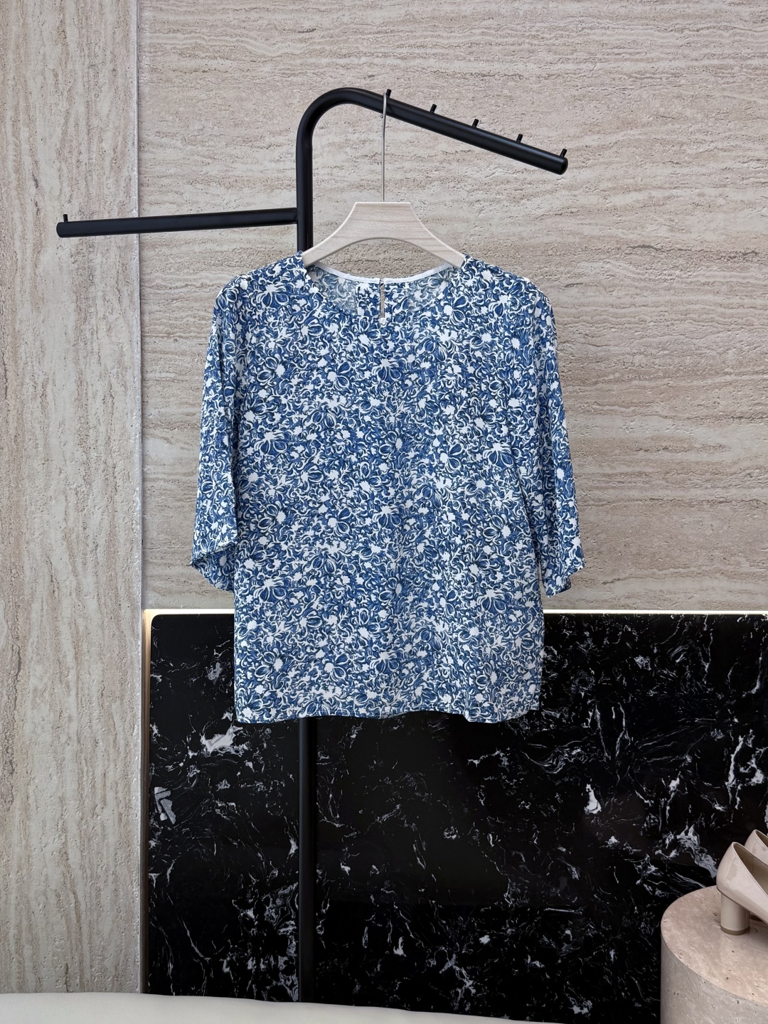 BS773#新款上衣。
Max mara 碎花印花100%真丝上衣 36/38/40/42