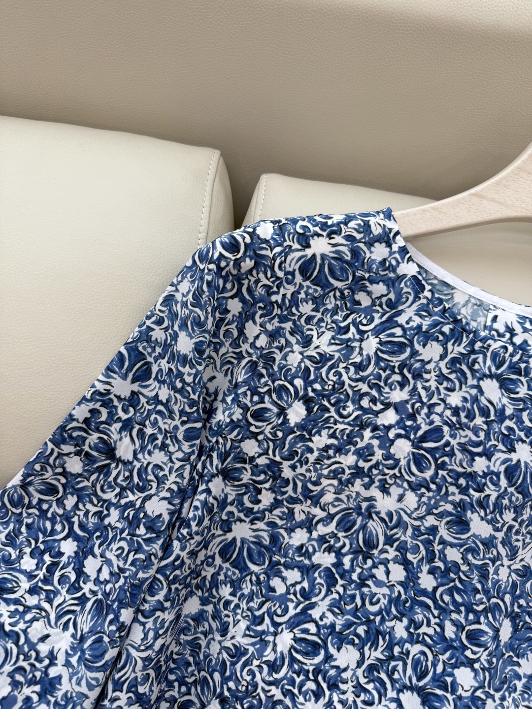 BS773#新款上衣。
Max mara 碎花印花100%真丝上衣 36/38/40/42