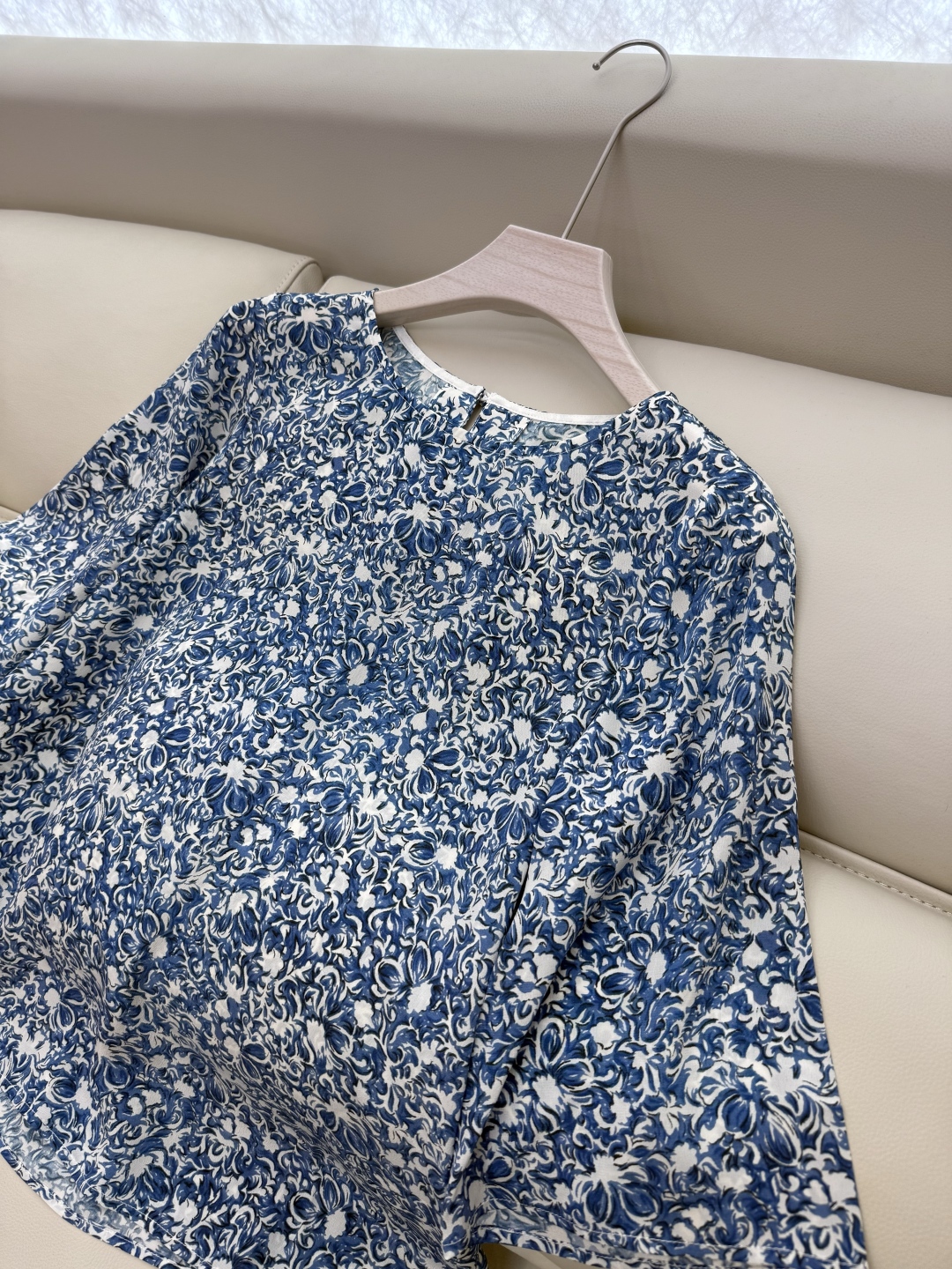 BS773#新款上衣。
Max mara 碎花印花100%真丝上衣 36/38/40/42