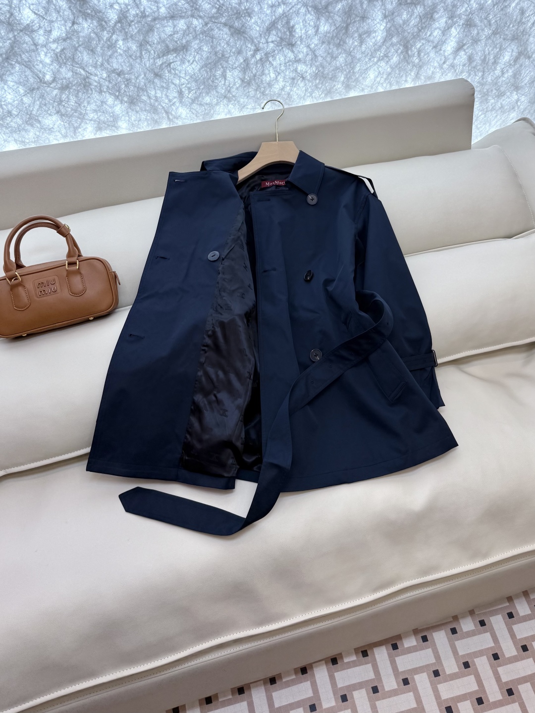 TF075#新款风衣。
Max mara 中长款 一手长 双排扣短风衣 
卡其色 藏蓝色 36/38/4
