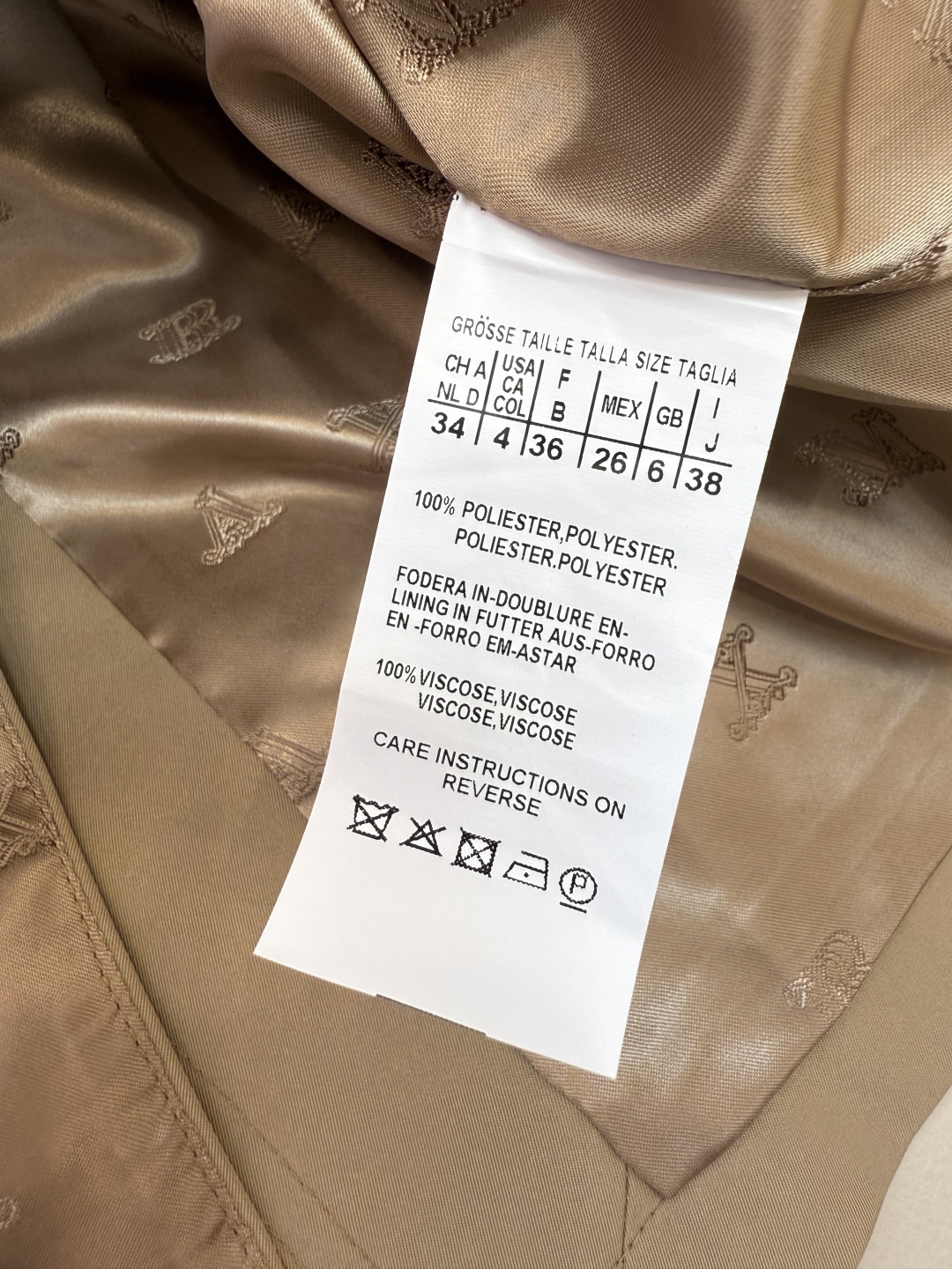 TF075#新款风衣。
Max mara 中长款 一手长 双排扣短风衣 
卡其色 藏蓝色 36/38/4