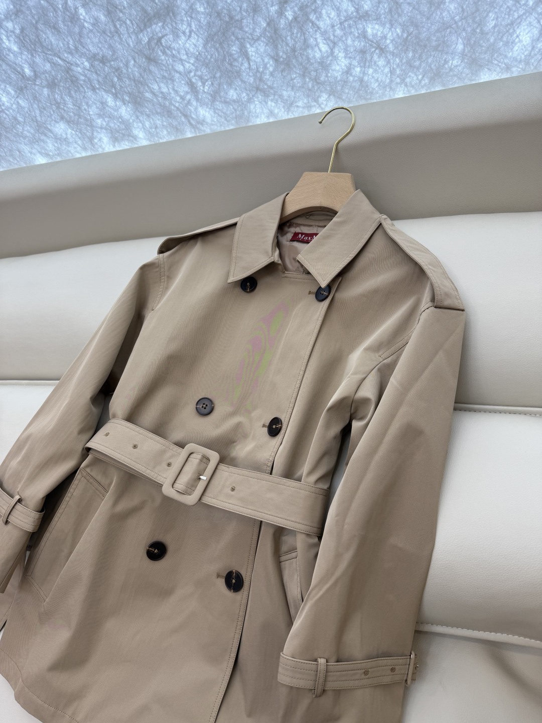 TF075#新款风衣。
Max mara 中长款 一手长 双排扣短风衣 
卡其色 藏蓝色 36/38/4