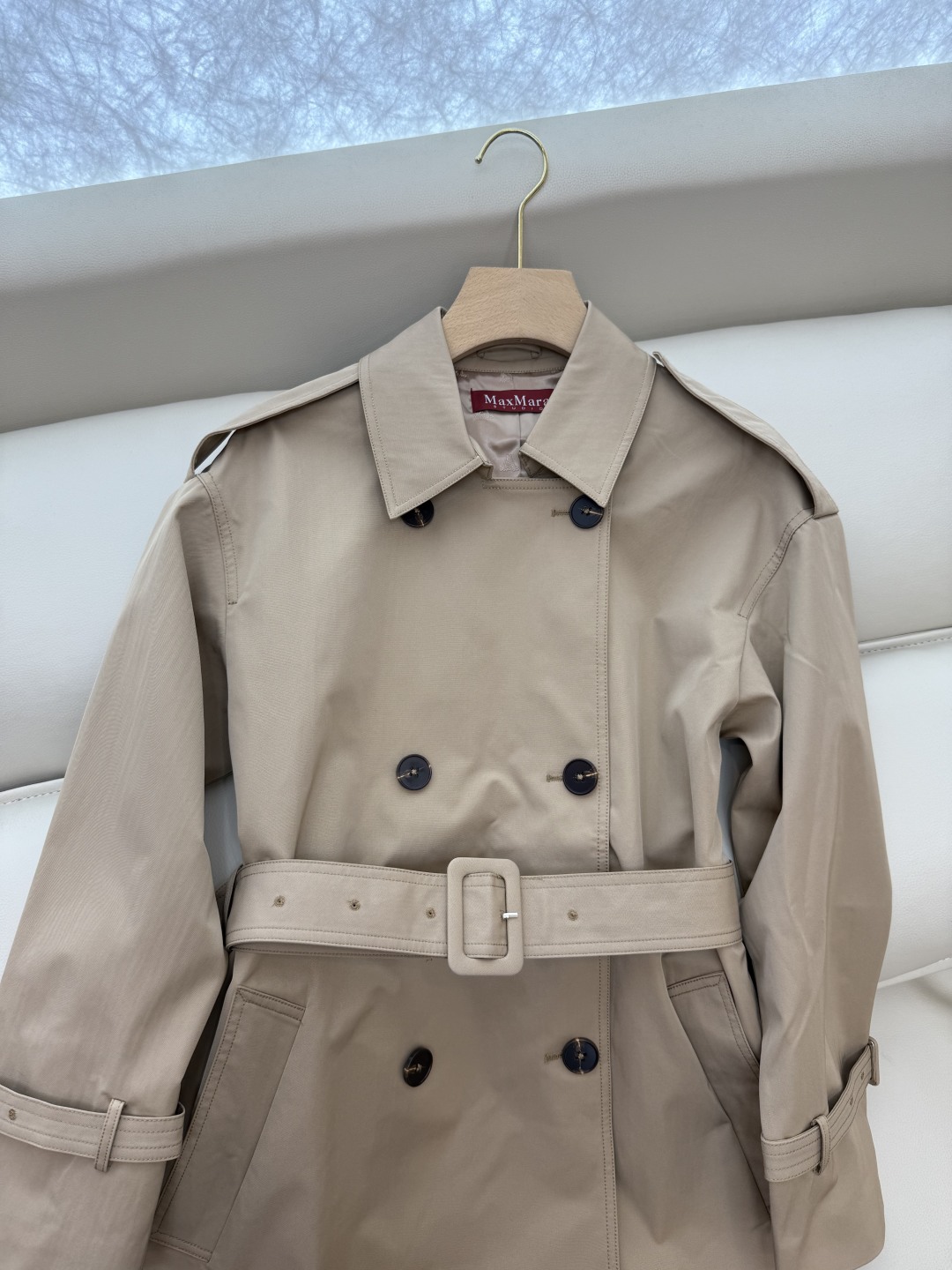 TF075#新款风衣。
Max mara 中长款 一手长 双排扣短风衣 
卡其色 藏蓝色 36/38/4