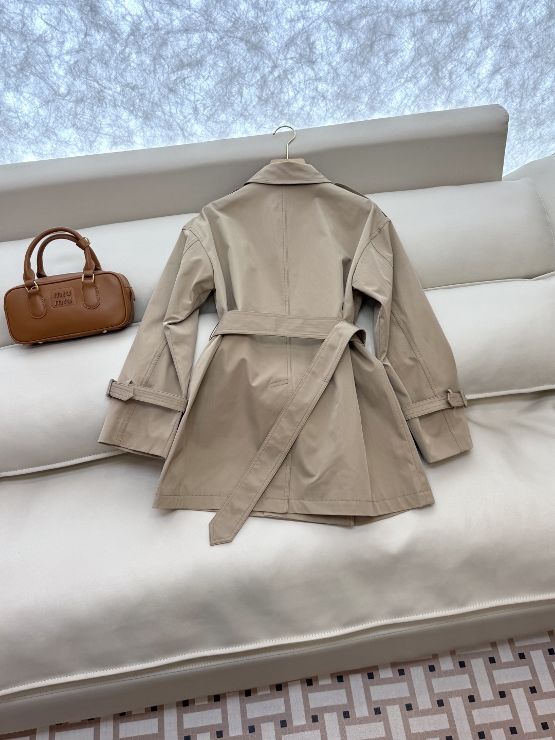 TF075#新款风衣。
Max mara 中长款 一手长 双排扣短风衣 
卡其色 藏蓝色 36/38/4