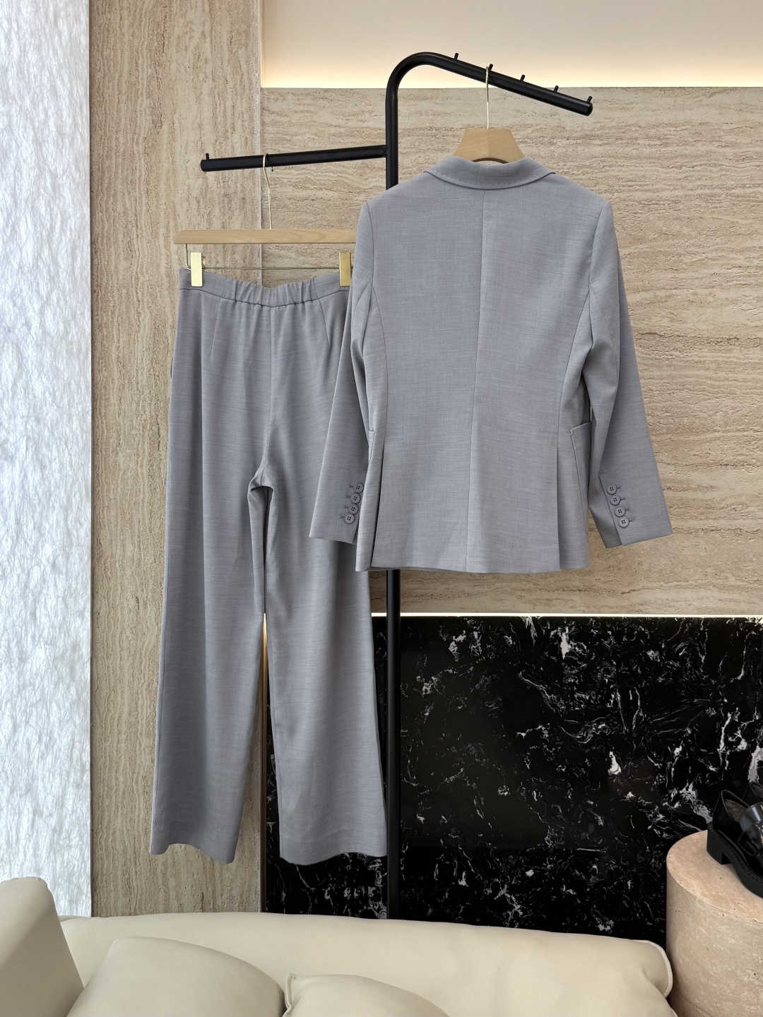 TF085#新款套装。
Max mara 60%亚麻 长袖西装外套 ➕长裤 套装 焦糖色  灰色 36/