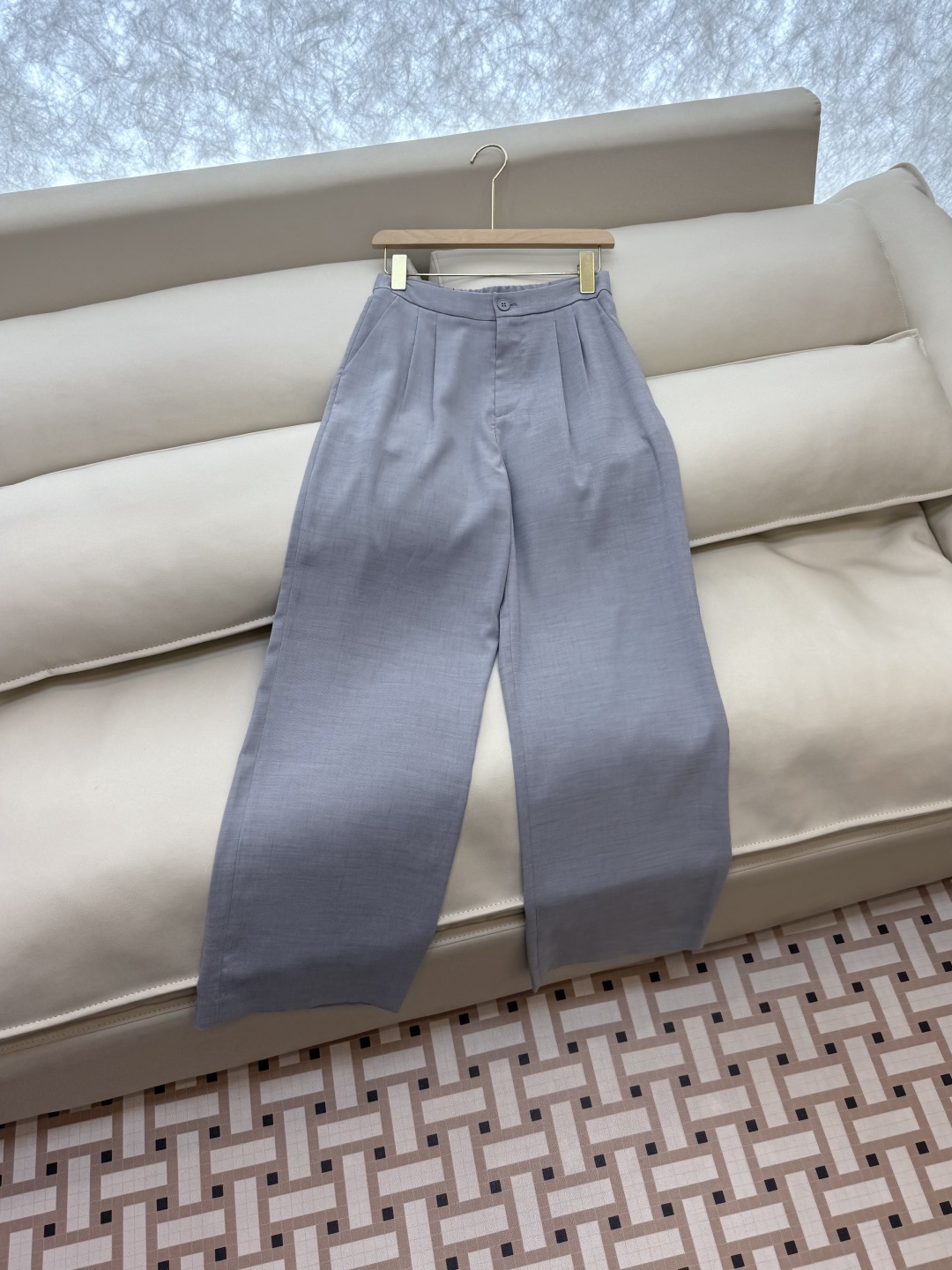 TF085#新款套装。
Max mara 60%亚麻 长袖西装外套 ➕长裤 套装 焦糖色  灰色 36/