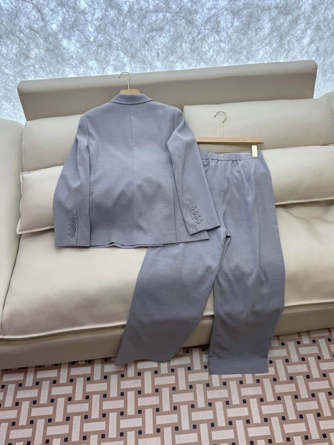 TF085#新款套装。
Max mara 60%亚麻 长袖西装外套 ➕长裤 套装 焦糖色  灰色 36/