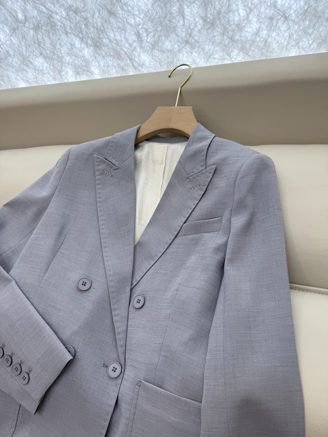 TF085#新款套装。
Max mara 60%亚麻 长袖西装外套 ➕长裤 套装 焦糖色  灰色 36/