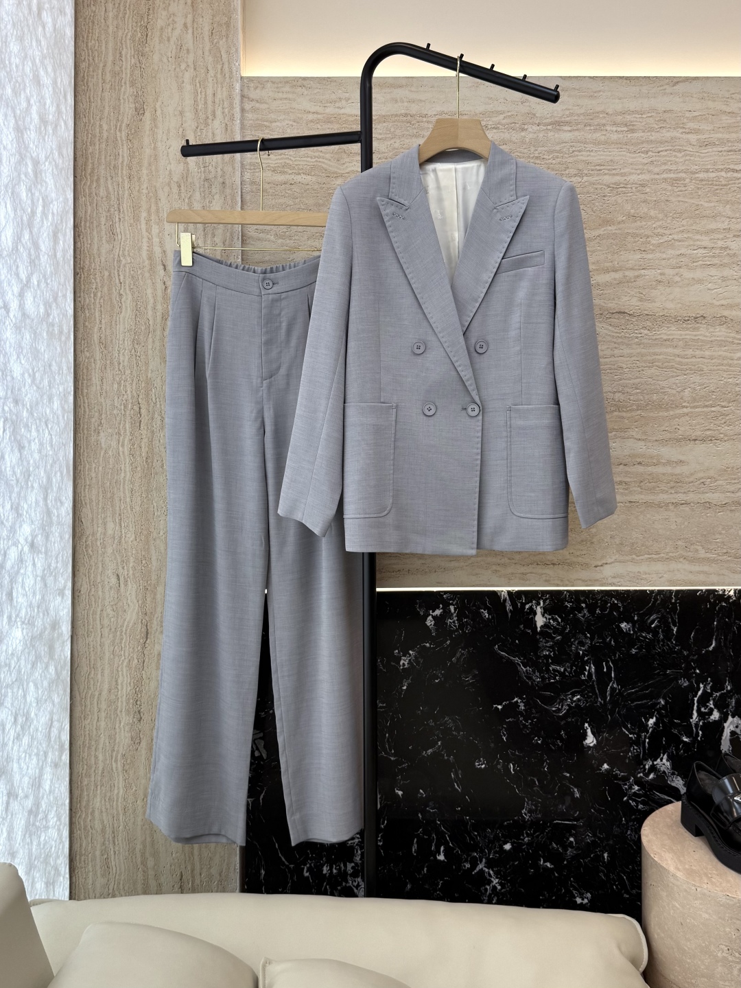 TF085#新款套装。
Max mara 60%亚麻 长袖西装外套 ➕长裤 套装 焦糖色  灰色 36/
