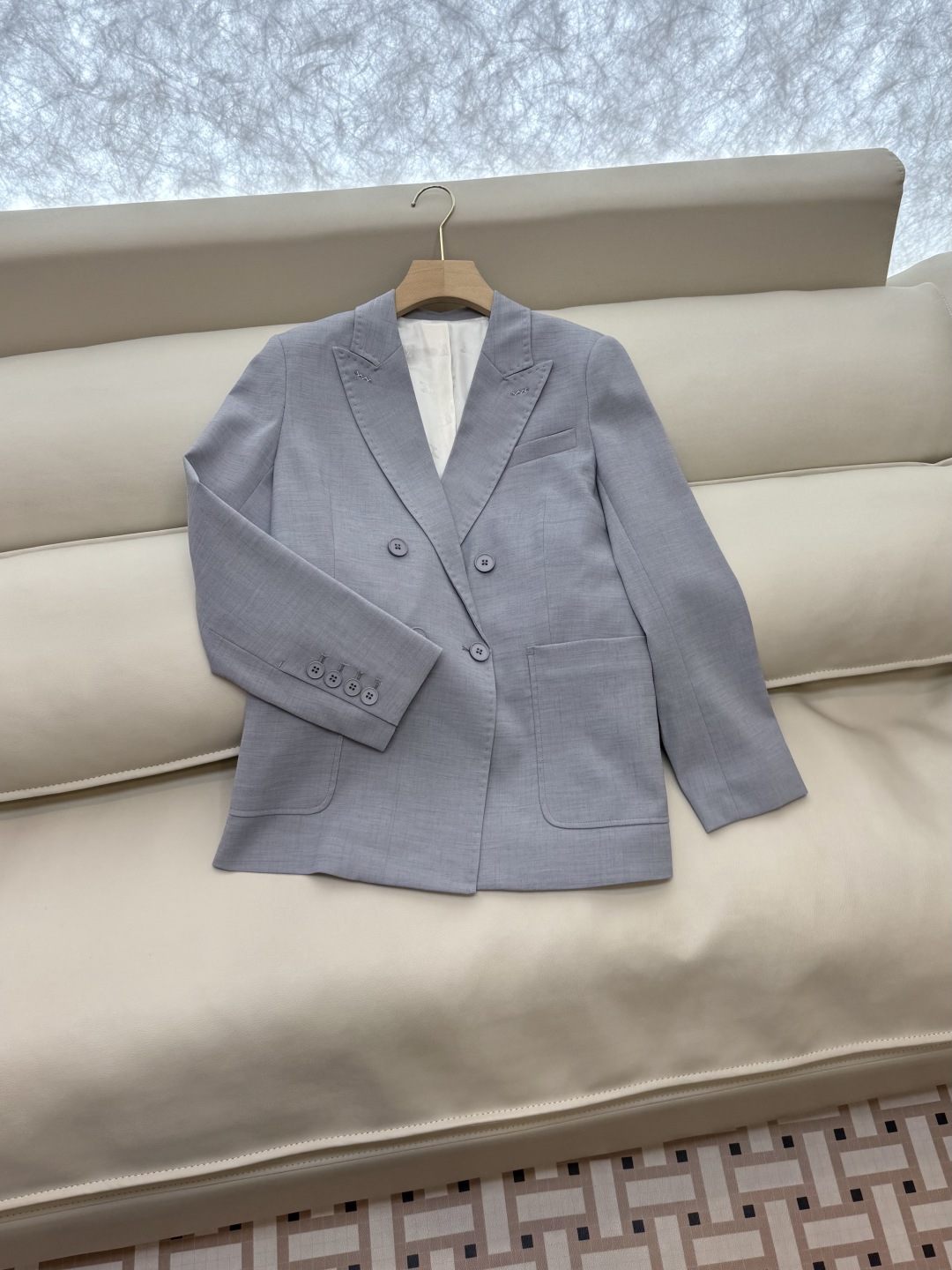 TF085#新款套装。
Max mara 60%亚麻 长袖西装外套 ➕长裤 套装 焦糖色  灰色 36/