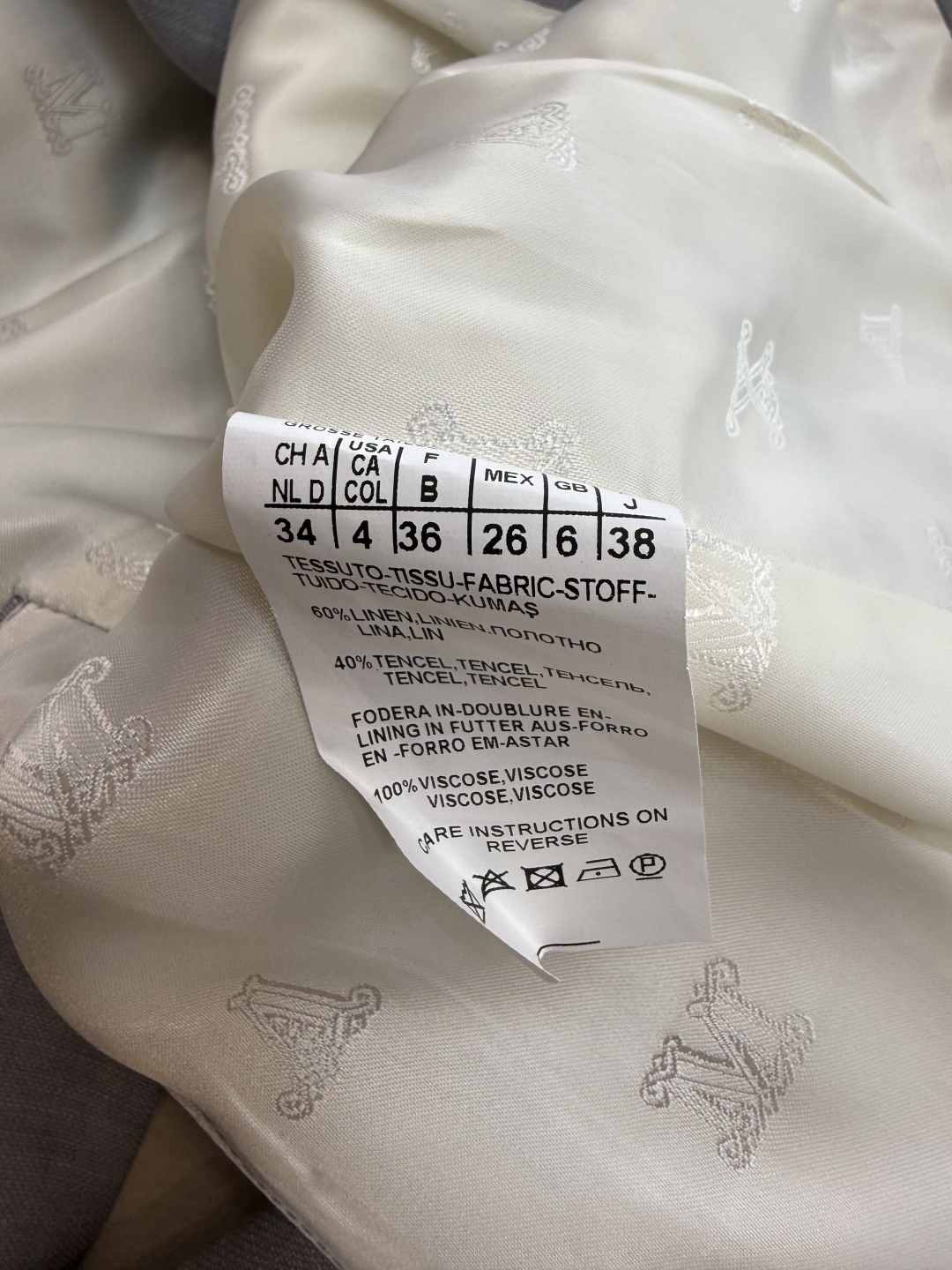TF085#新款套装。
Max mara 60%亚麻 长袖西装外套 ➕长裤 套装 焦糖色  灰色 36/