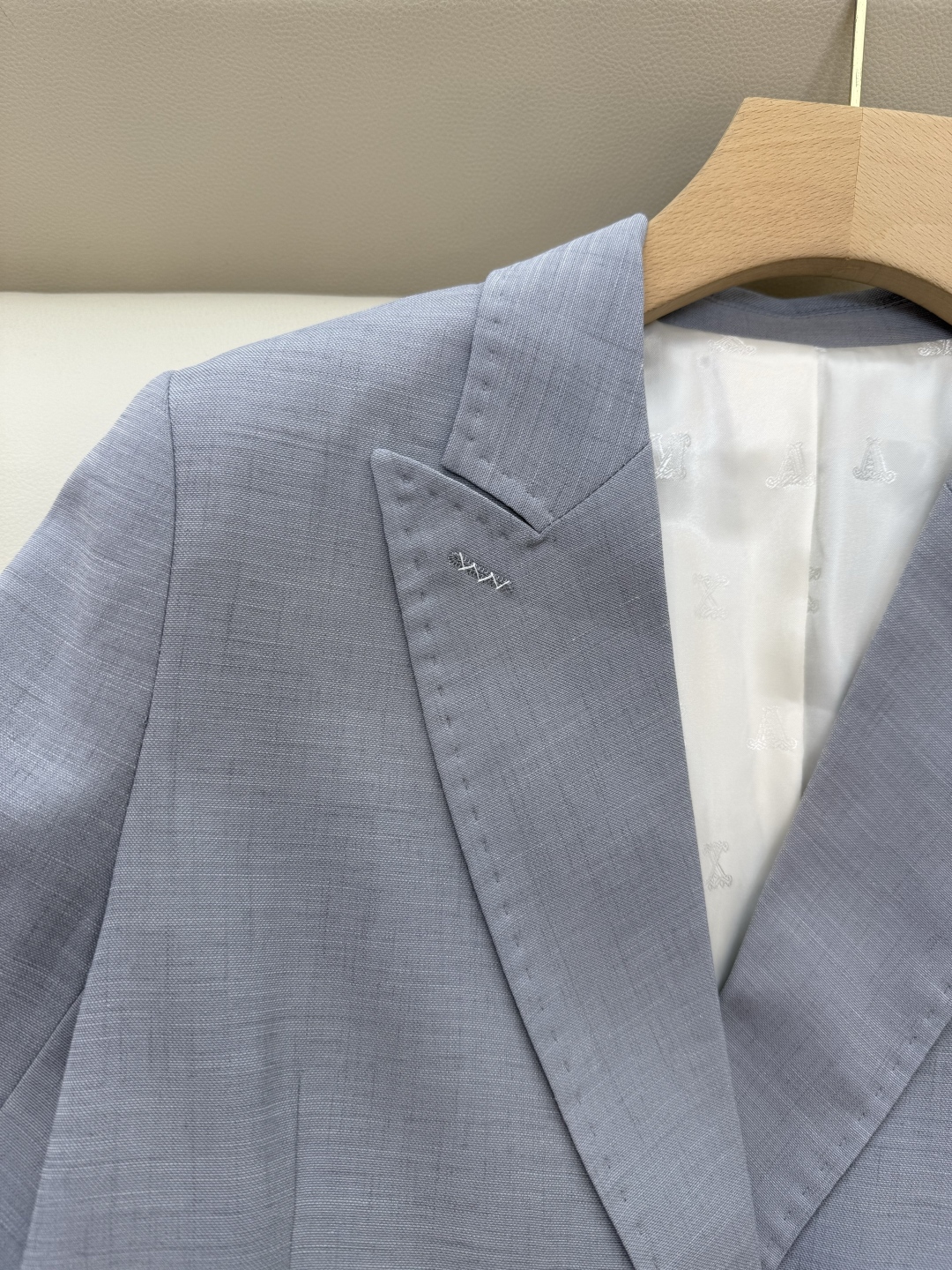 TF085#新款套装。
Max mara 60%亚麻 长袖西装外套 ➕长裤 套装 焦糖色  灰色 36/