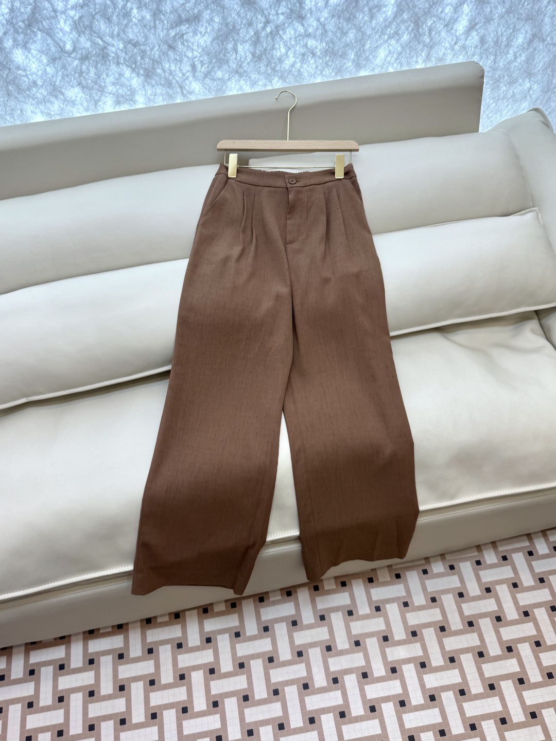TF085#新款套装。
Max mara 60%亚麻 长袖西装外套 ➕长裤 套装 焦糖色  灰色 36/