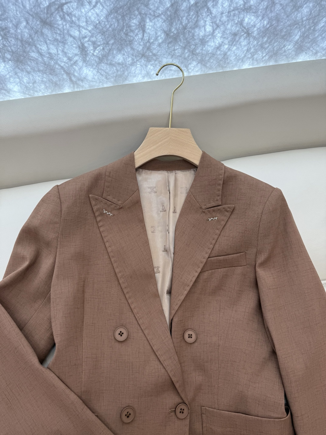 TF085#新款套装。
Max mara 60%亚麻 长袖西装外套 ➕长裤 套装 焦糖色  灰色 36/