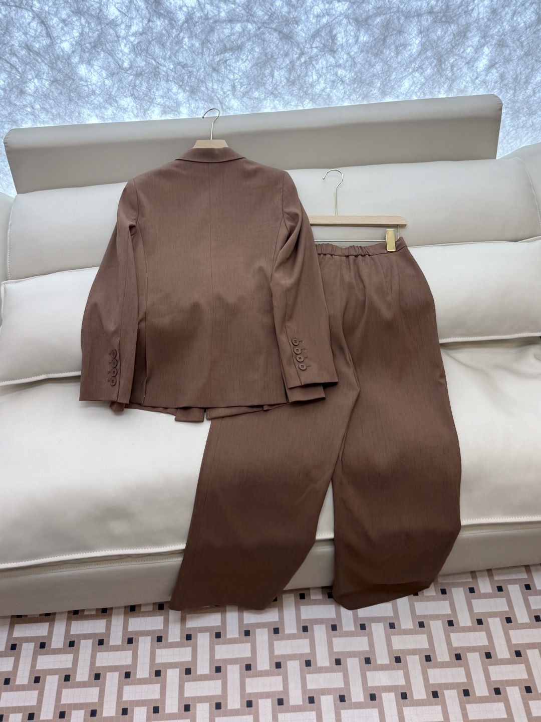 TF085#新款套装。
Max mara 60%亚麻 长袖西装外套 ➕长裤 套装 焦糖色  灰色 36/