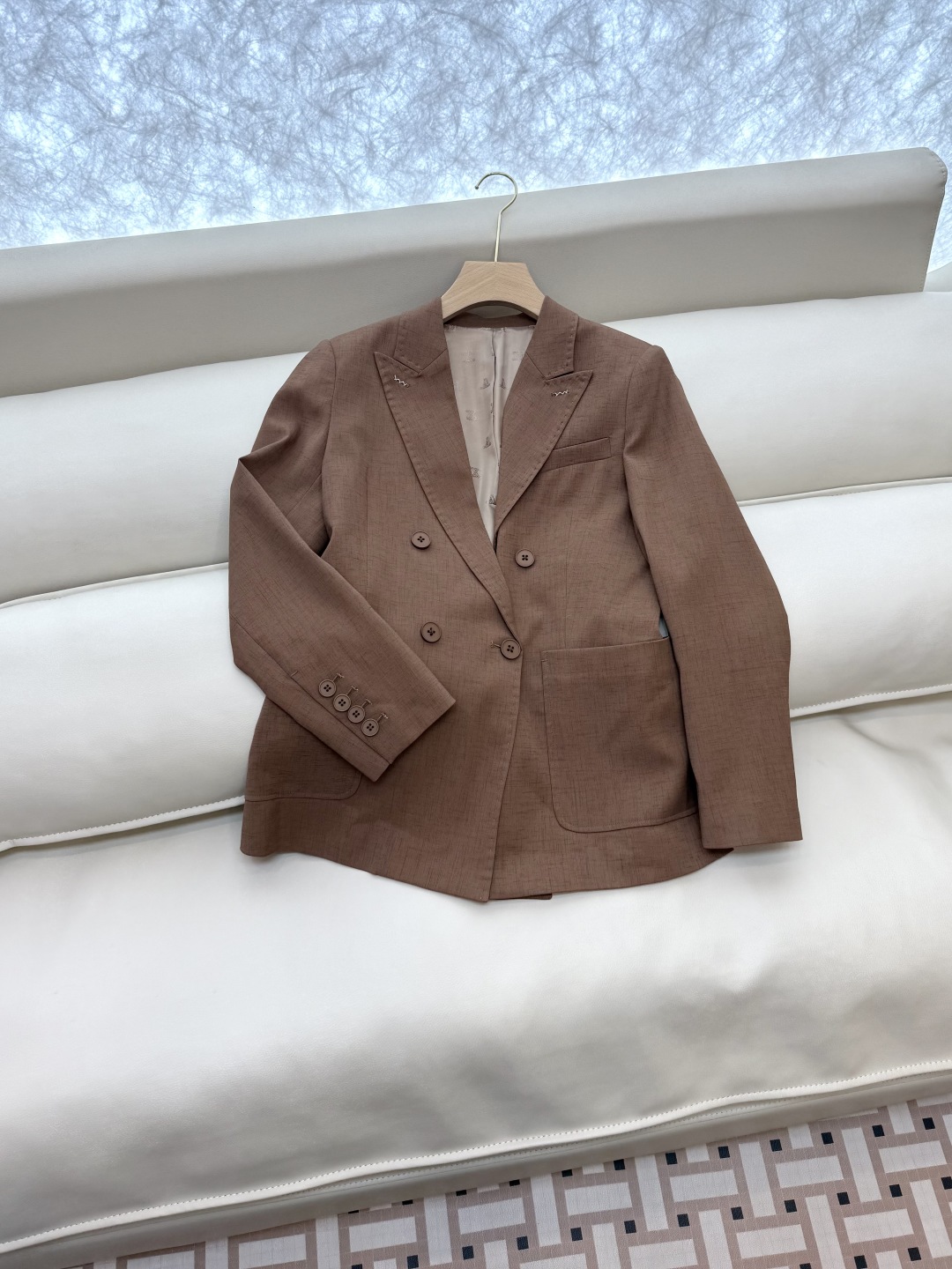 TF085#新款套装。
Max mara 60%亚麻 长袖西装外套 ➕长裤 套装 焦糖色  灰色 36/