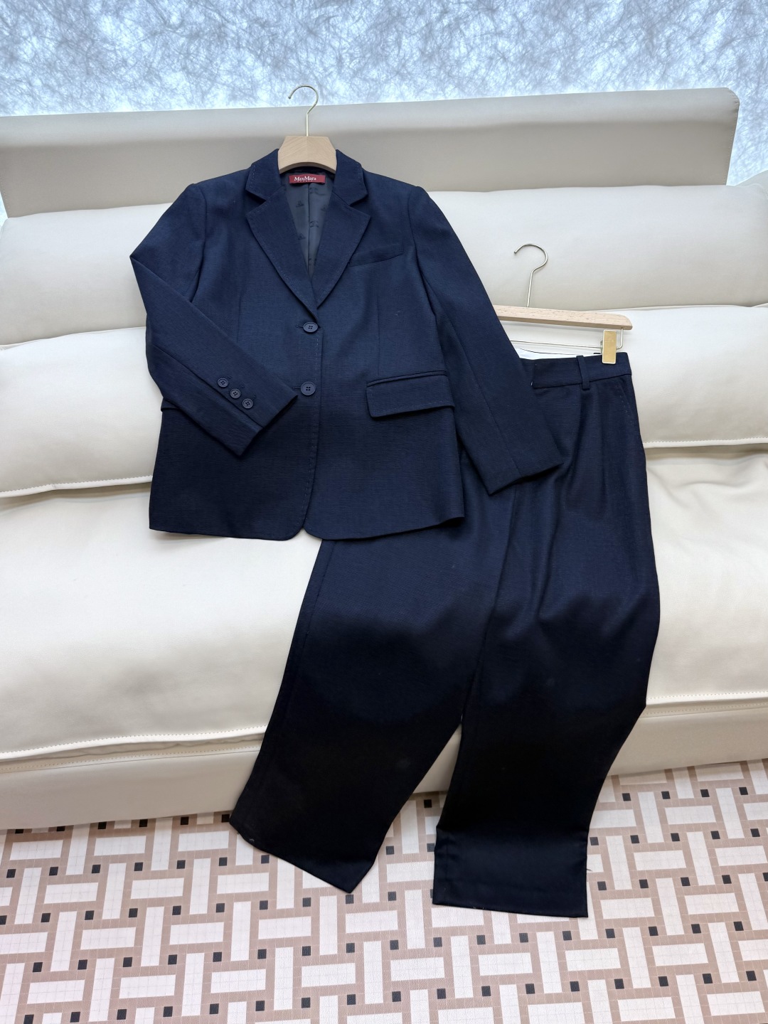 TF021#新款套装。
Max mara 68%亚麻 32%真丝 长袖西装外套 ➕长裤 套装 焦糖色  