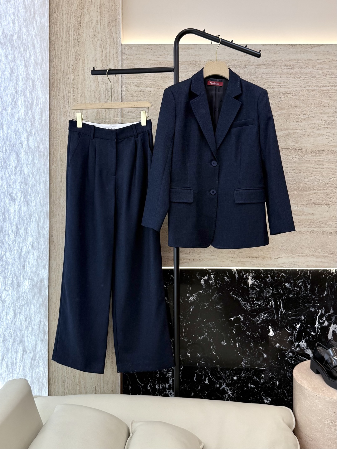 TF021#新款套装。
Max mara 68%亚麻 32%真丝 长袖西装外套 ➕长裤 套装 焦糖色  