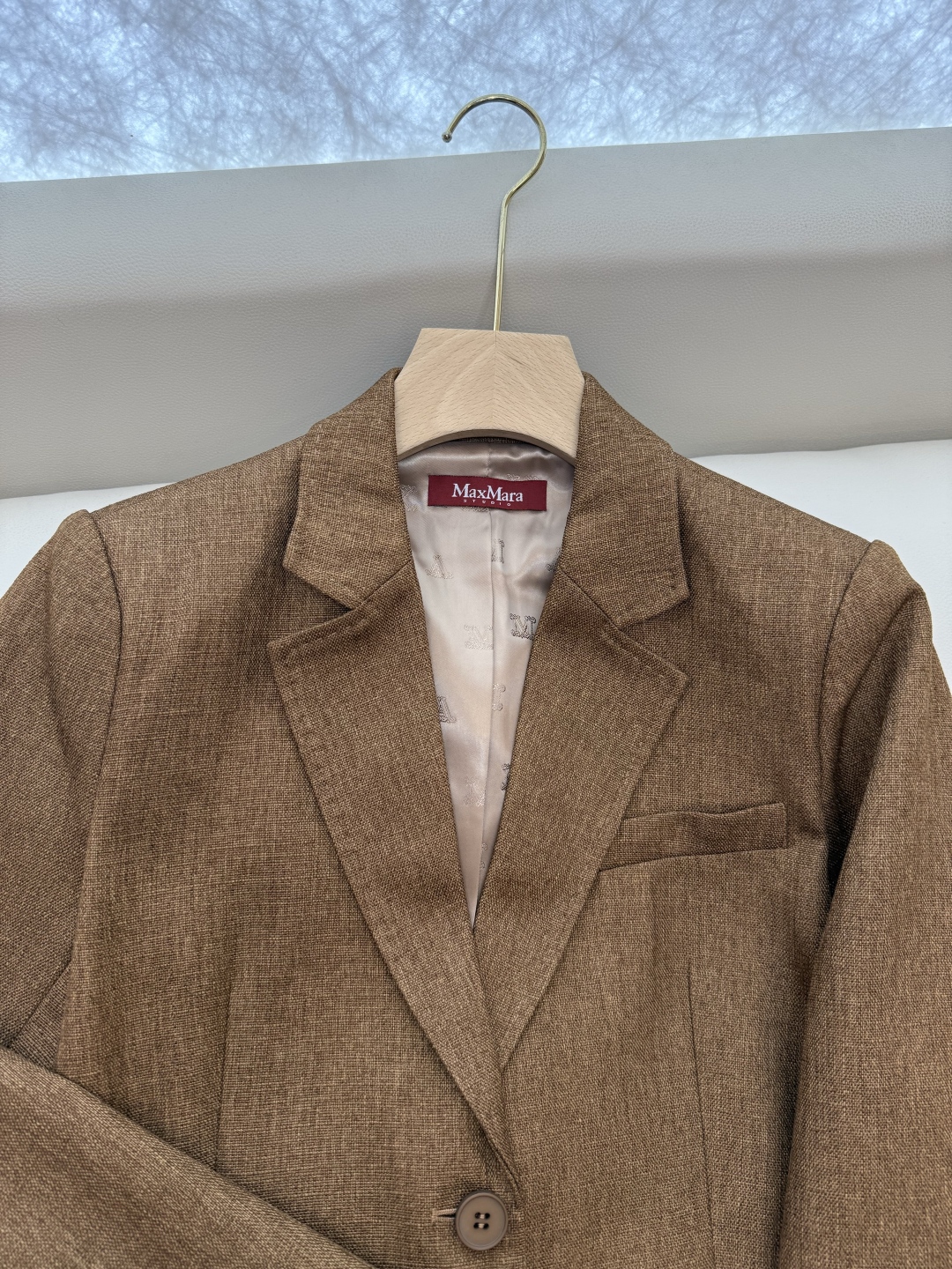 TF021#新款套装。
Max mara 68%亚麻 32%真丝 长袖西装外套 ➕长裤 套装 焦糖色  