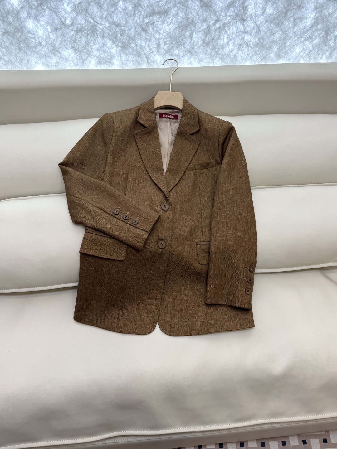 TF021#新款套装。
Max mara 68%亚麻 32%真丝 长袖西装外套 ➕长裤 套装 焦糖色  