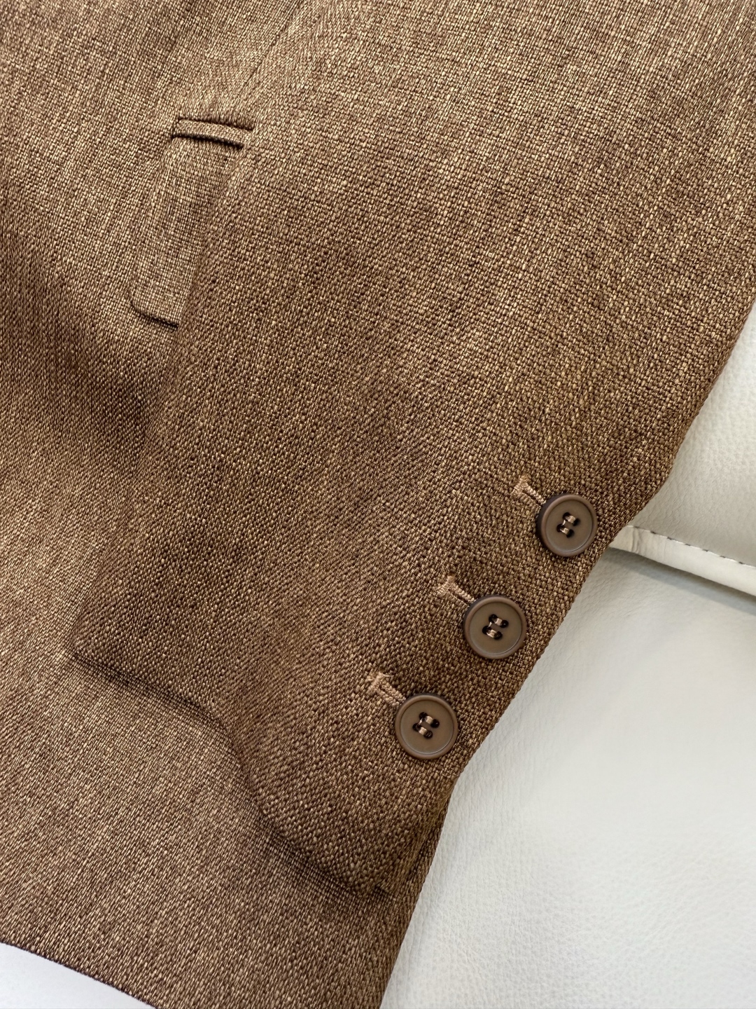 TF021#新款套装。
Max mara 68%亚麻 32%真丝 长袖西装外套 ➕长裤 套装 焦糖色  